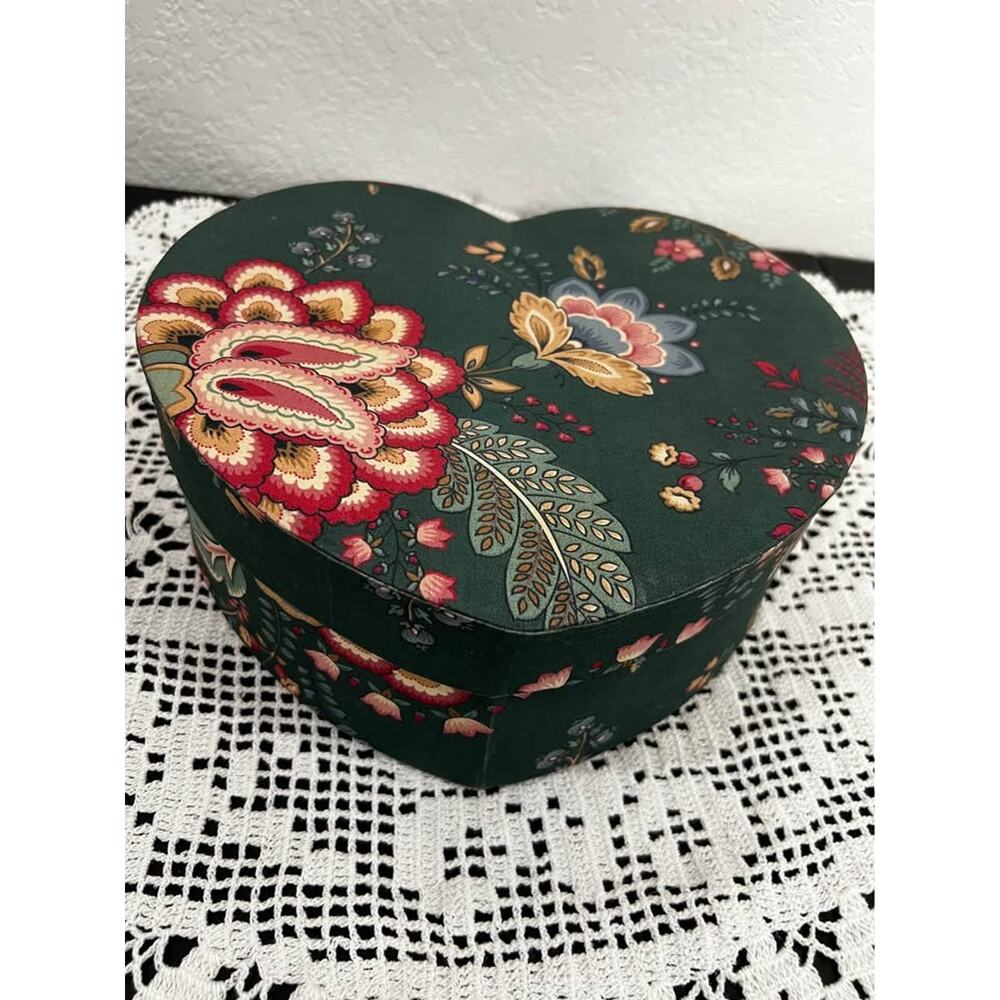 💚🌸 Vintage Heart Shaped Floral Storage Box 🌸💚